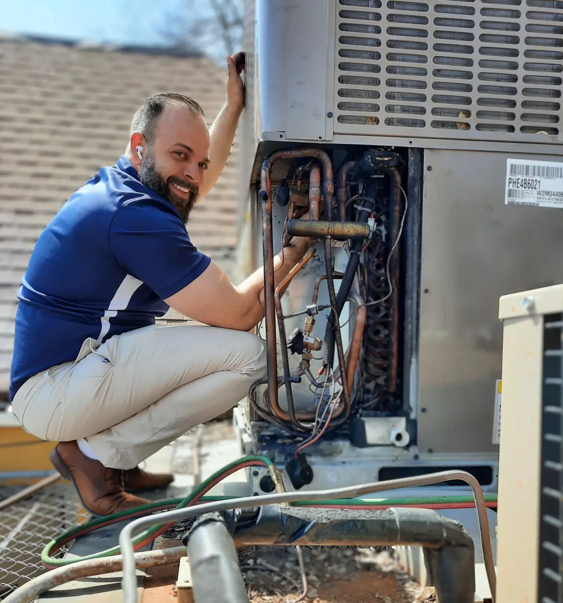 Haha's technician providing air conditioning in Kansas City
